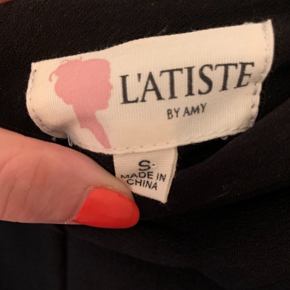 Black Shorts with Bow at the Front - Picture 3 of 4